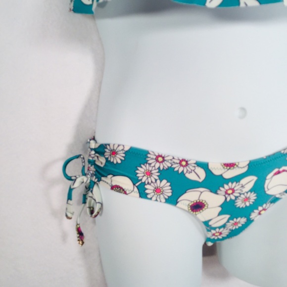 WILDFOX SWIM | Floral Flutter Bikini, 2 Piece Swimsuit, Bathing Suit, Swimwear - Picture 6 of 9
